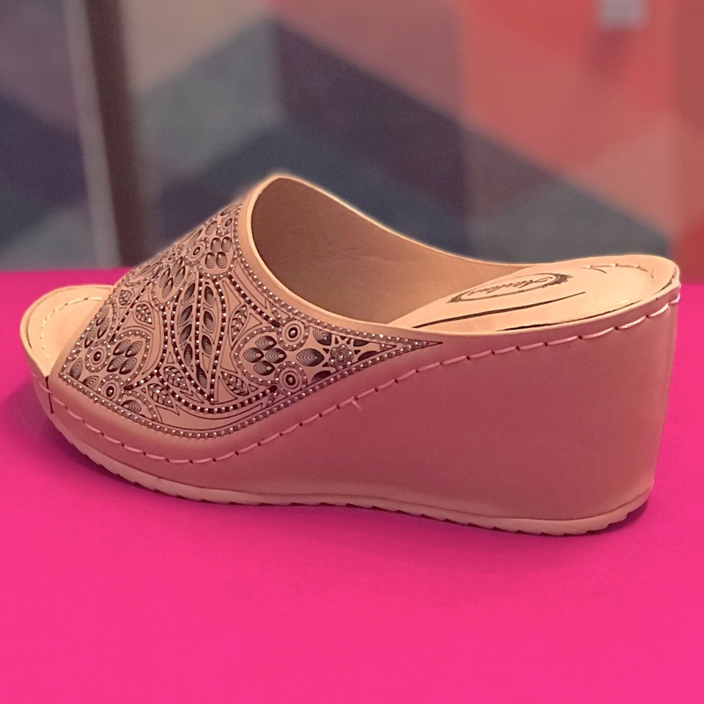 Size 9 Italina Beige Embroidered Peep Floral Wedge Heeled Sandal - Picture 5 of 8